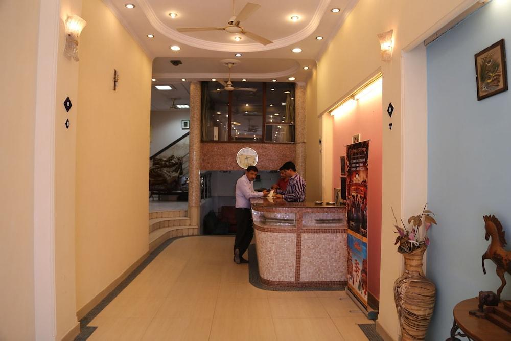 Hotel Pearl Plaza Nueva Delhi Exterior foto