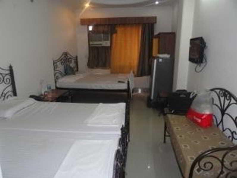 Hotel Pearl Plaza Nueva Delhi Exterior foto