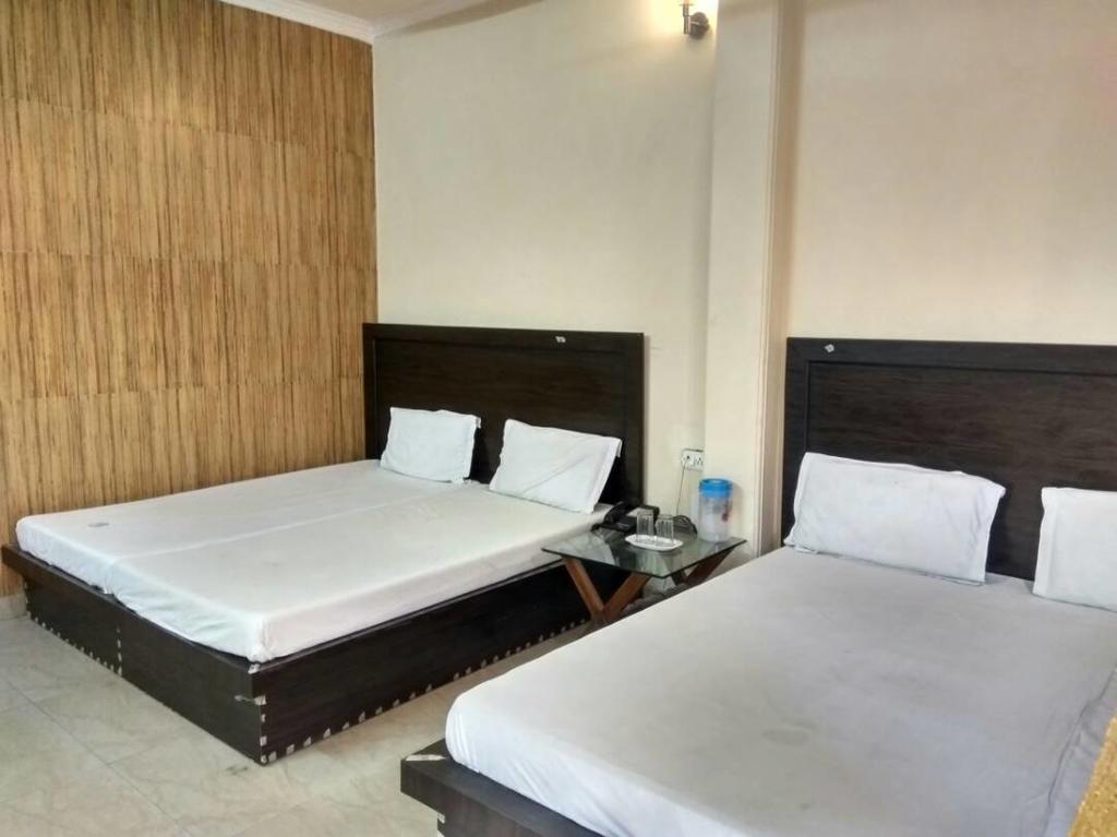 Hotel Pearl Plaza Nueva Delhi Exterior foto